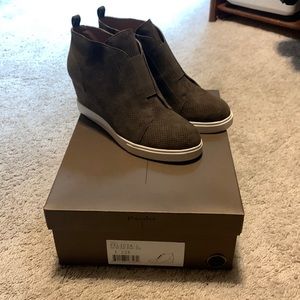 Linea Paolo suede perforated wedge sneakers/shoes size 8.5 NWT